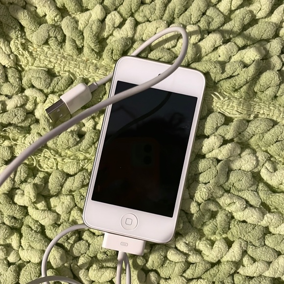 8gb iPod touch - Picture 1 of 2